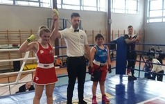 Michalina Kotyza, czternastoletnia zawodniczka BKS SMOK ZABIERZ&Oacute;W zajęła I miejsce  w Turnieju Boksu Olimpijskiego 2