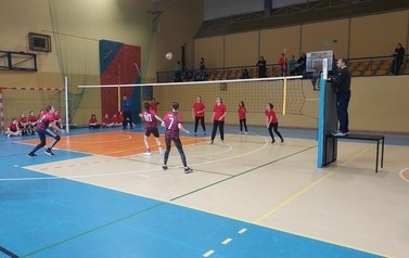 Zawody piłki siatkowej dziewcząt w ramach Igrzysk Dzieci 6