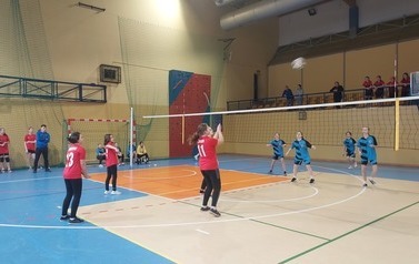 Zawody piłki siatkowej dziewcząt w ramach Igrzysk Dzieci 8
