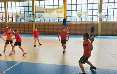 Zawody w piłkę ręczną chłopc&oacute;w młodszych w ramach Igrzysk Dzieci 7