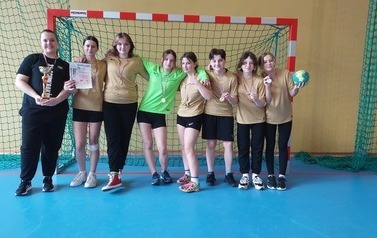 Gminny turniej  piłki ręcznej dziewcząt w ramach rywalizacji Igrzysk Młodzieży Szkolnej 1