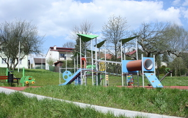 Budowa placu zabaw w Niegoszowicach 4