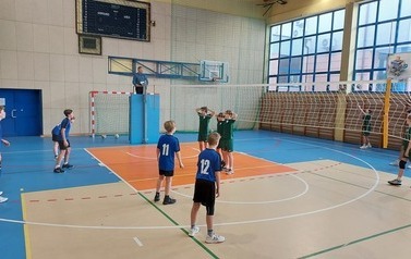 Zawody siatkarskie chłopc&oacute;w w ramach rywalizacji Igrzysk Młodzieży Szkolnej 5