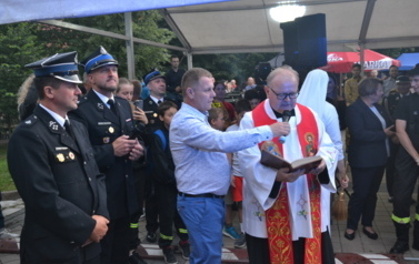 Nowy w&oacute;z ratowniczo-gaśniczy rozpoczął służbę w OSP Bolechowice! 10