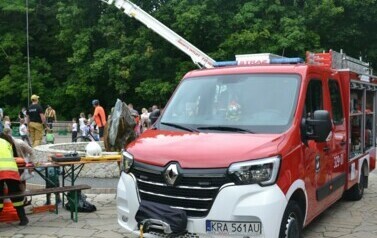 Nowy w&oacute;z ratowniczo-gaśniczy rozpoczął służbę w OSP Bolechowice! 26