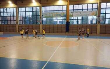 Gminne zawody w unihokeju dziewcząt w ramach Igrzysk Młodzieży Szkolnej 5