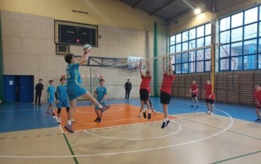 Zawody gminne w piłce siatkowej chłopc&oacute;w 4