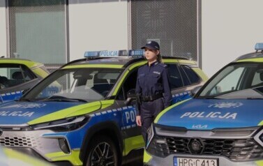 Uroczystość przekazania radiowoz&oacute;w  3