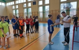 Powiatowe zawody w unihokeja dziewcząt - zwycięstwo drużyny z SP Kobylany! 3