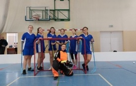 Powiatowe zawody w unihokeja dziewcząt - zwycięstwo drużyny z SP Kobylany! 5