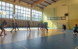 Gminne zawody piłki ręcznej dziewcząt 3