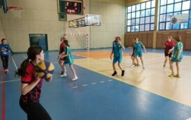 Międzyszkolny turniej koszyk&oacute;wki w OSR Zabierz&oacute;w 8