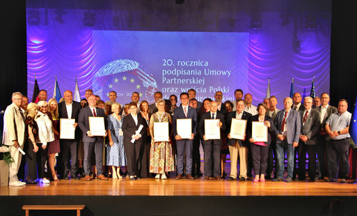Zdjęcie do Delegacja Gminy Zabierz&oacute;w na obchodach 20. rocznicy podpisania Umowy Partnerskiej w Krapkowicach