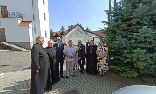 Zdjęcie do Wprowadzenie relikwii św. Jana Pawła II w Morawicy