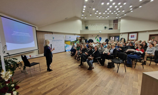 Zdjęcie do Konferencja poświęcona przemocy psychicznej, uzależnieniom i odpowiedzialności karnej z udziałem sędzi Anny Marii Wesołowskiej
