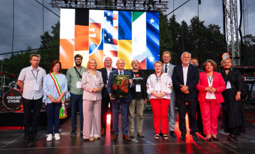 Zdjęcie do Delegacja z Gminy Zabierz&oacute;w na tradycyjnej Nocy Świętojańskiej w Morawicy!