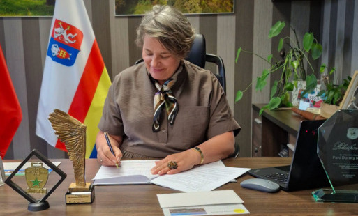 Zdjęcie do Podpisano umowę o dofinansowanie projektu &bdquo;Budowa PSZOK w Gminie Zabierz&oacute;w&rdquo;