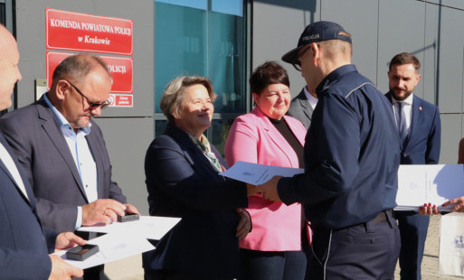 Zdjęcie do Uroczystość przekazania radiowoz&oacute;w 