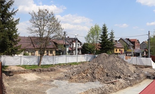 Zdjęcie do Trwa budowa placu  targowego w Zabierzowie 