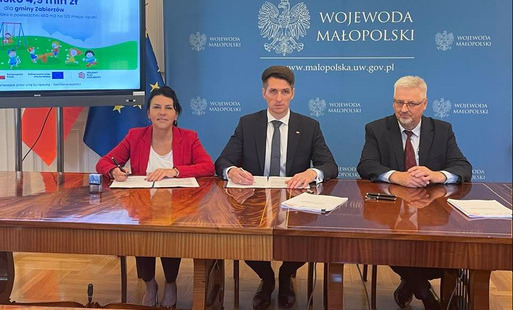 Zdjęcie do Umowa na dofinansowania budowy żłobka w Bolechowicach