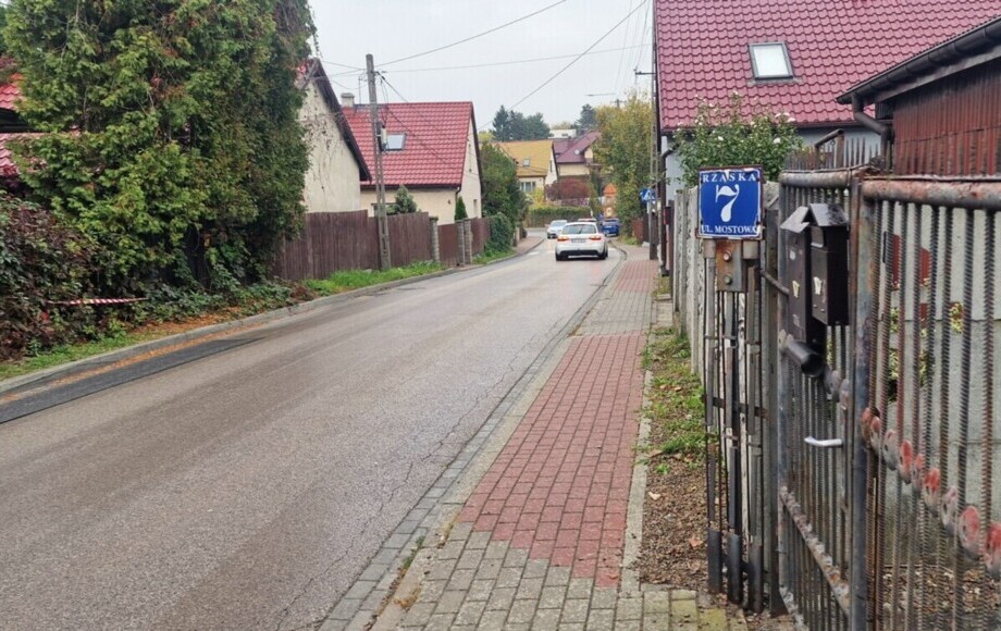 Interwencja Gminy w sprawie ruchu ciężarówek na ul. Mostowej w Rząsce