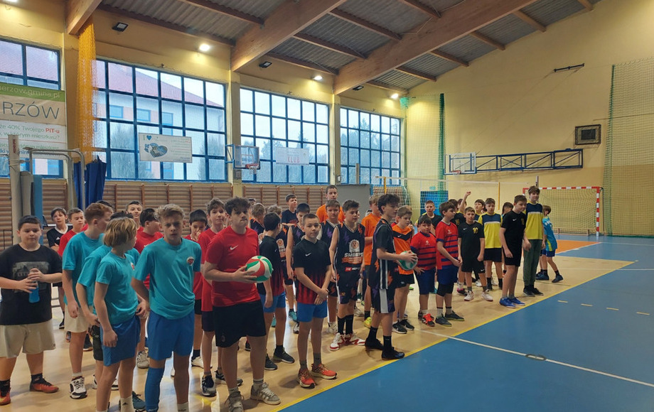 Gminne zawody mini siatkówki chłopców